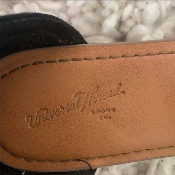 Shoes - Picture 4 of 4